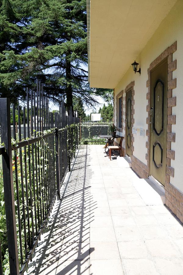 Hotel Emili Pitsunda Exterior foto